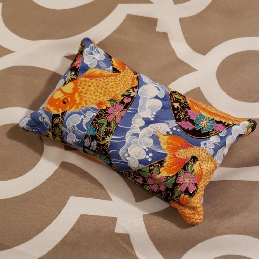 Koi fish tissue holder